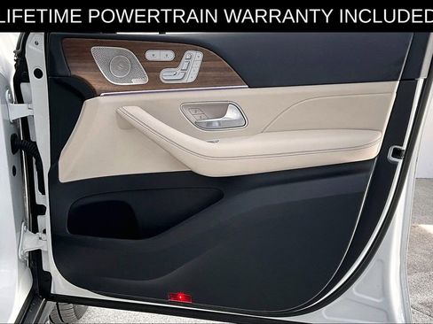 Used 2025 Mercedes-Benz GLS 450 4MATIC image 24