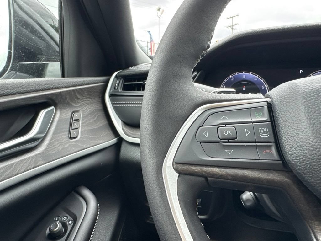 New 2026 Jeep Grand Cherokee L Limited w/ Luxury Tech Group II AWD/4WD image 19