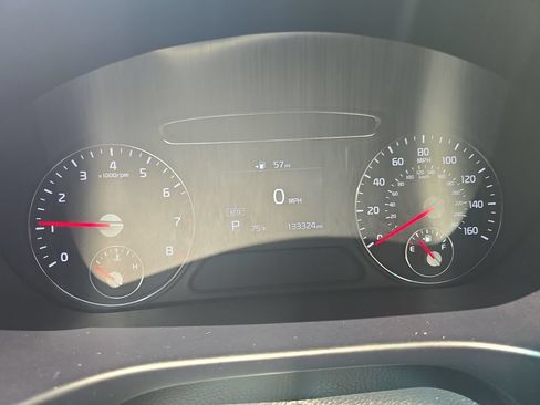 Used 2020 Kia Sorento LX AWD/4WD image 18