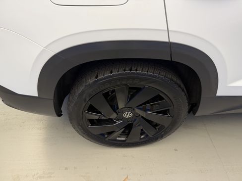Certified 2024 Volkswagen Taos SE AWD/4WD image 8