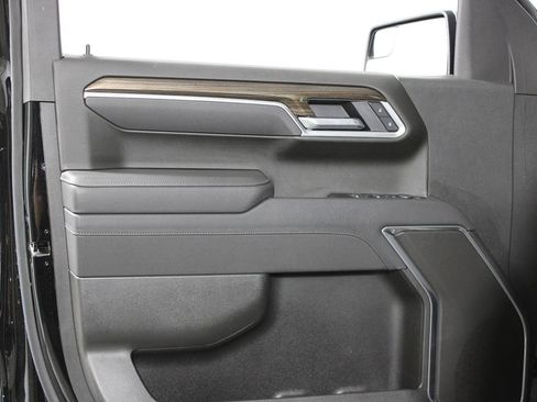 Used 2025 Chevrolet Silverado 1500 LT image 6