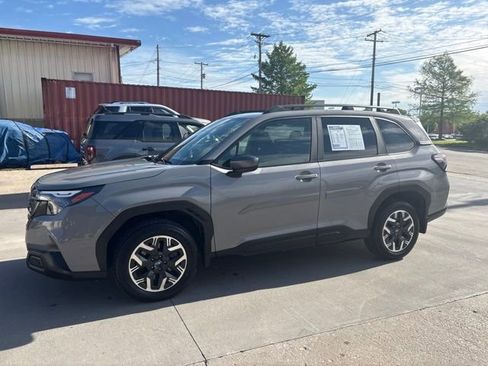 Used 2025 Subaru Forester Premium w/ Convenience Package #1 AWD/4WD image 3