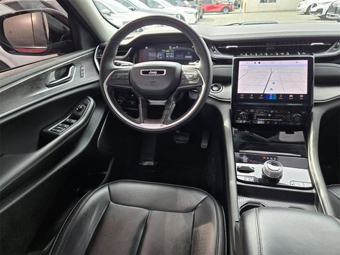 Used 2023 Jeep Grand Cherokee 4WD 4xe image 13