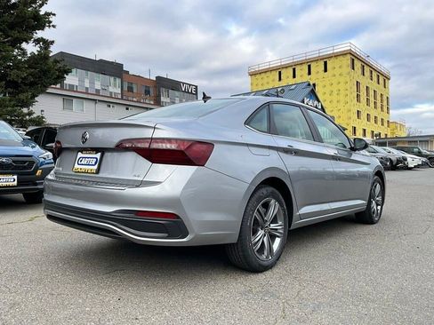 Certified 2023 Volkswagen Jetta SE w/ Panoramic Sunroof Package image 8