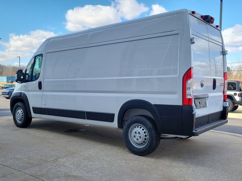 Used 2025 RAM ProMaster 2500 w/ Convenience Group FWD image 3