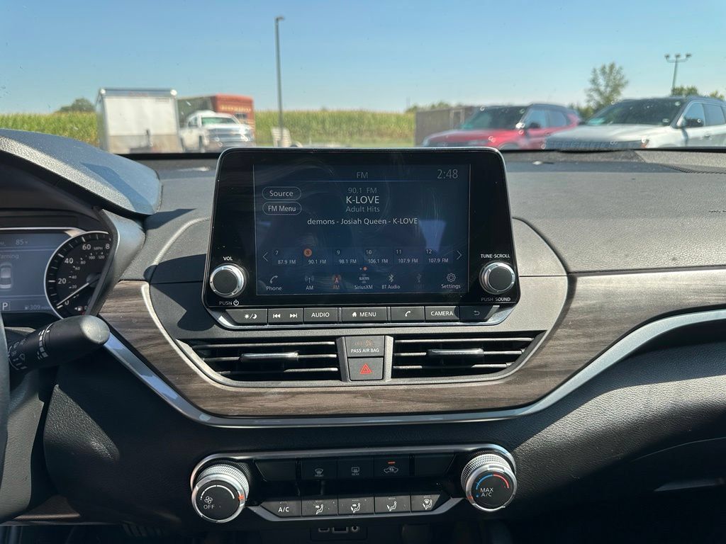 Used 2025 Nissan Altima 2.5 SV AWD/4WD image 17