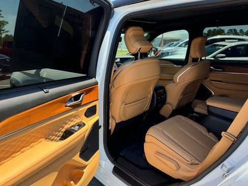 Used 2025 Jeep Grand Cherokee L Summit AWD/4WD image 37