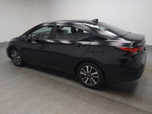 Used 2021 Nissan Versa SV FWD image 3