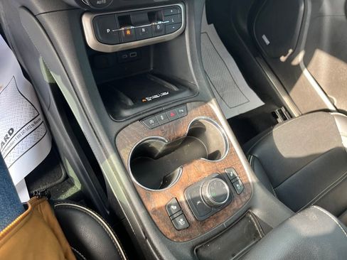 Used 2021 GMC Acadia Denali w/ Denali Ultimate Package image 17