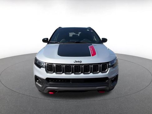 Used 2025 Jeep Compass Trailhawk AWD/4WD image 4