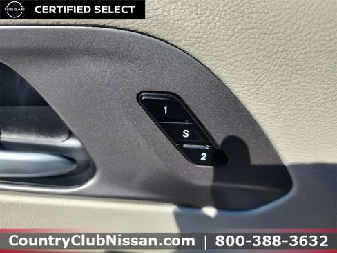 Used 2024 Chrysler Pacifica Touring-L image 13