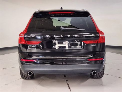 Used 2018 Volvo XC60 T6 Momentum w/ Convenience Package image 10