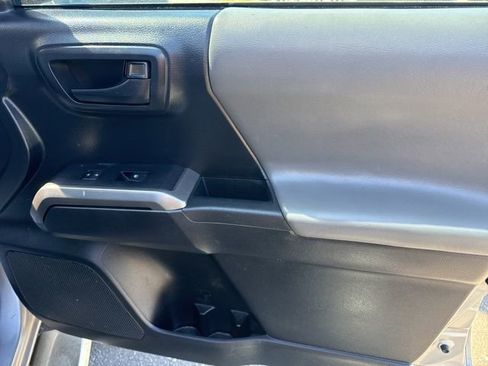 Used 2019 Toyota Tacoma SR5 RWD image 25