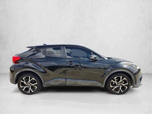 Used 2018 Toyota C-HR XLE image 3