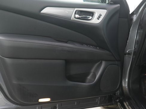 Used 2018 Nissan Pathfinder SL w/ SL Premium Package image 19