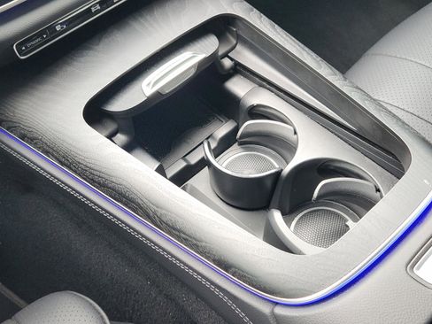 Used 2025 Mercedes-Benz E 350 4MATIC Sedan image 12