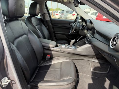 Used 2020 Alfa Romeo Giulia AWD w/ Quick Order Package 22J Sport image 23