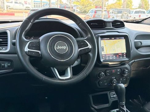 Used 2018 Jeep Renegade Latitude w/ UConnect 8.4 Nav Group FWD image 33