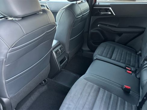 New 2025 Mitsubishi Outlander SE image 13