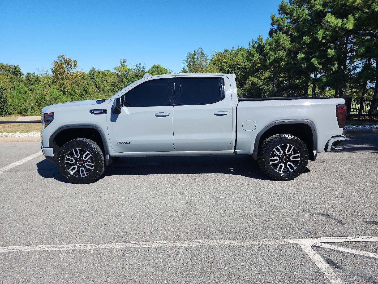 Used 2024 GMC Sierra 1500 AT4 w/ AT4 Premium Package AWD/4WD image 2