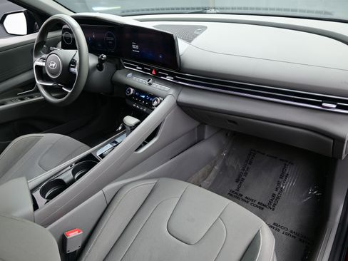 Used 2024 Hyundai Elantra Blue image 14