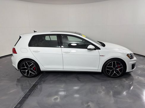 Used 2017 Volkswagen GTI SE FWD image 4