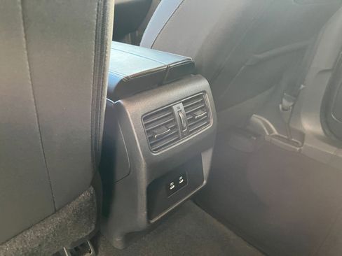 Used 2025 Nissan Rogue SV image 35