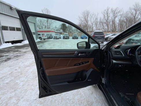 Used 2019 Subaru Outback 2.5i Touring image 19