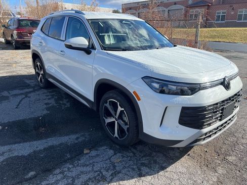 New 2026 Volkswagen Tiguan SE image 3