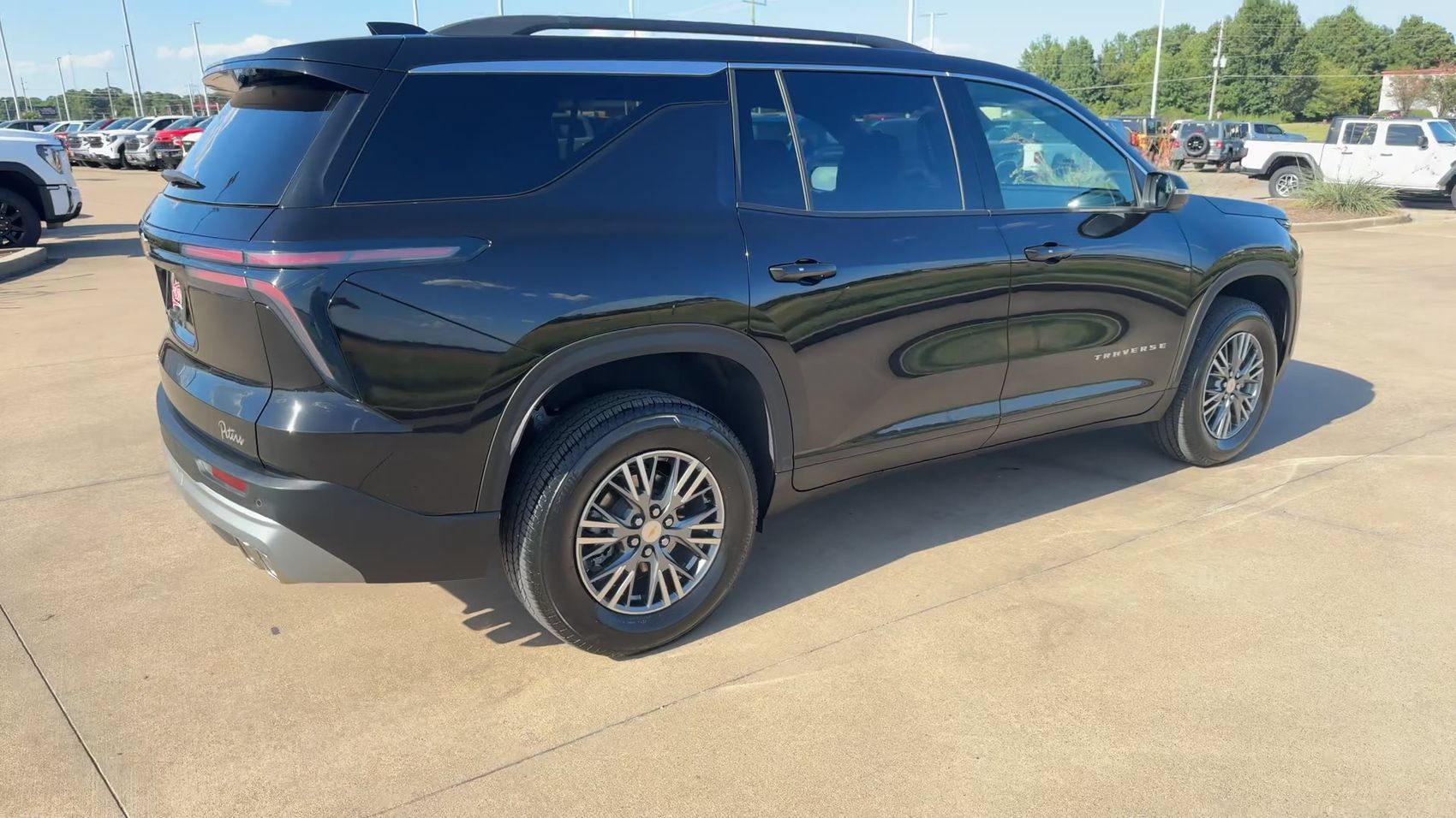 Used 2026 Chevrolet Traverse LT AWD/4WD image 9