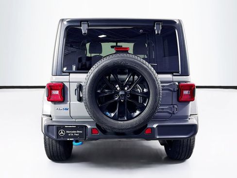 Used 2023 Jeep Wrangler Unlimited Sahara AWD/4WD image 6