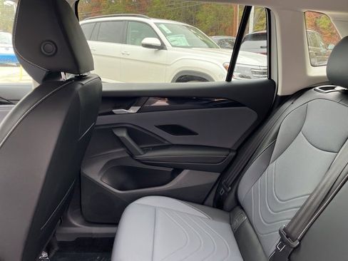 New 2026 Volkswagen Tiguan SE image 14