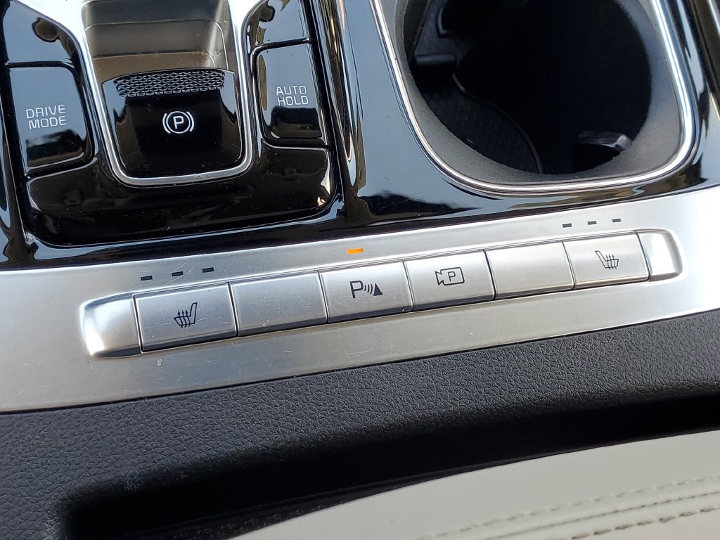 Used 2024 Kia Carnival EX FWD image 33