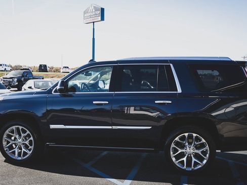 Used 2019 Cadillac Escalade Premium Luxury image 19