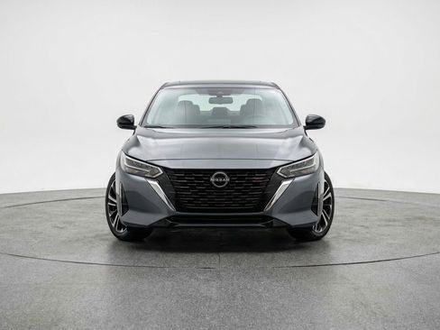 Used 2025 Nissan Sentra SV image 2