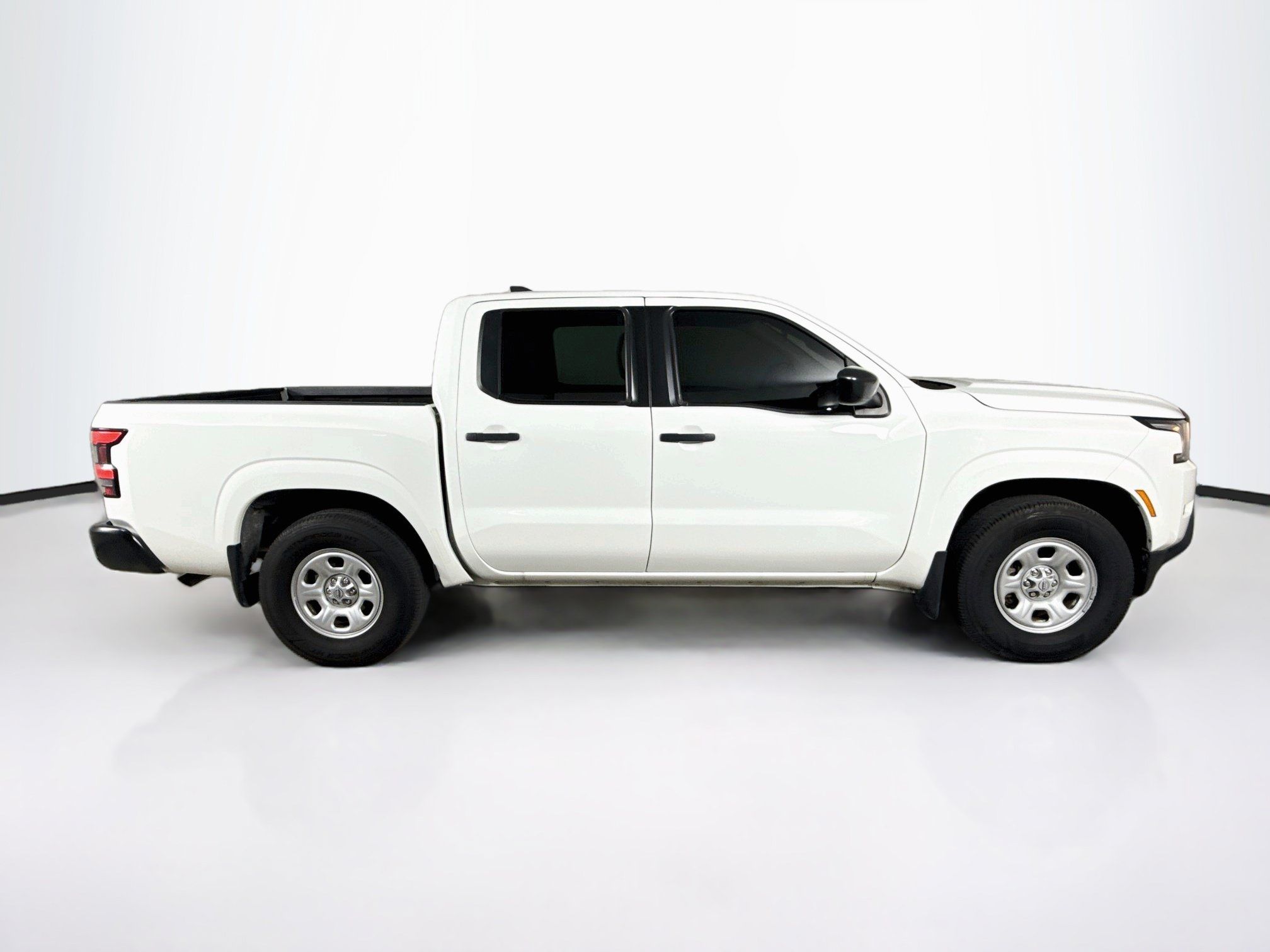Used 2024 Nissan Frontier S RWD image 2