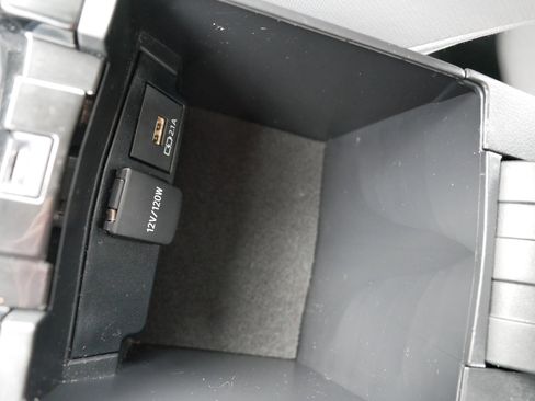 Used 2021 Toyota Corolla LE image 32