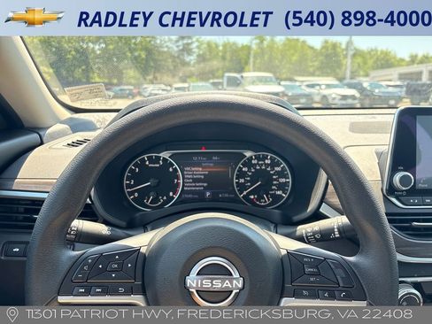 Used 2025 Nissan Altima 2.5 SV FWD image 6