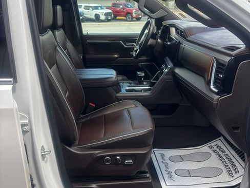 Used 2024 GMC Sierra 1500 Denali AWD/4WD image 12