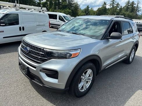 Used 2020 Ford Explorer XLT w/ Comfort Package AWD/4WD image 4