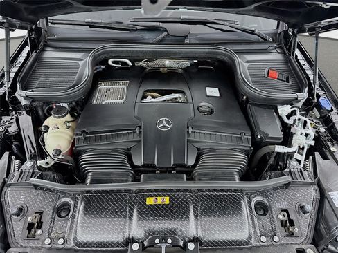 Used 2024 Mercedes-Benz GLS 580 4MATIC image 33