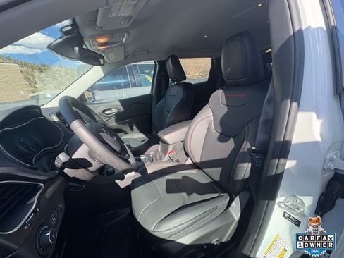Used 2021 Jeep Cherokee Trailhawk w/ Premium Leather Package image 15