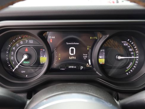 Used 2024 Jeep Wrangler Unlimited Sahara w/ Technology Group AWD/4WD image 20