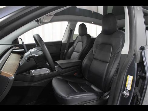 Used 2022 Tesla Model Y Long Range AWD/4WD image 5