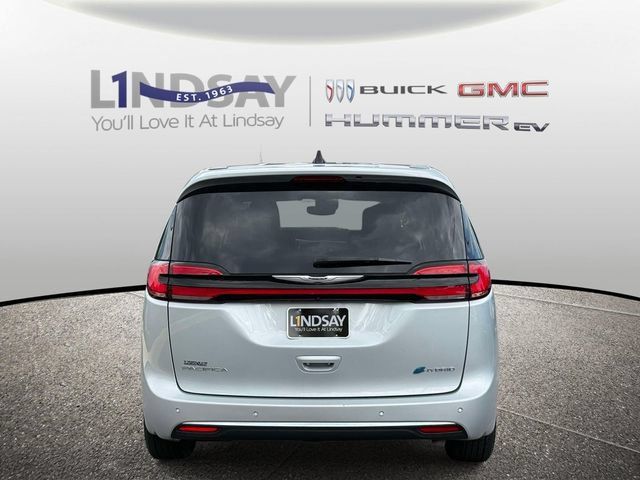 Used 2024 Chrysler Pacifica Limited FWD image 3