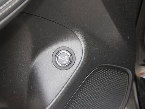 Used 2022 Buick Encore GX Essence w/ Experience Buick Package image 23