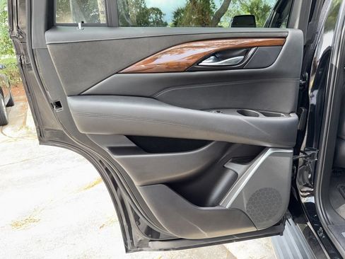 Used 2020 Cadillac Escalade 2WD image 28