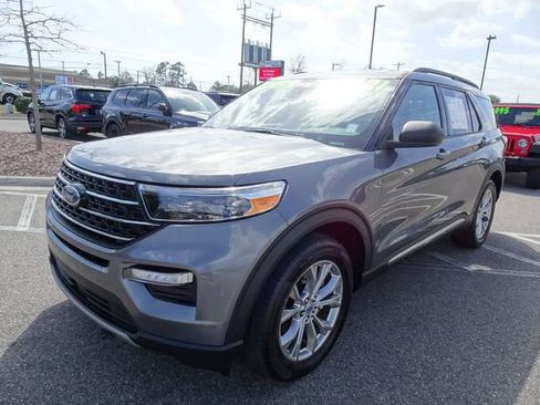Used 2021 Ford Explorer XLT w/ Equipment Group 202A image 8