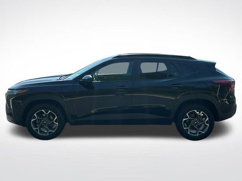 Used 2024 Chevrolet Trax LT FWD image 2
