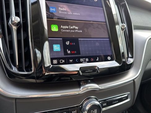 Certified 2025 Volvo XC60 B5 Core image 30